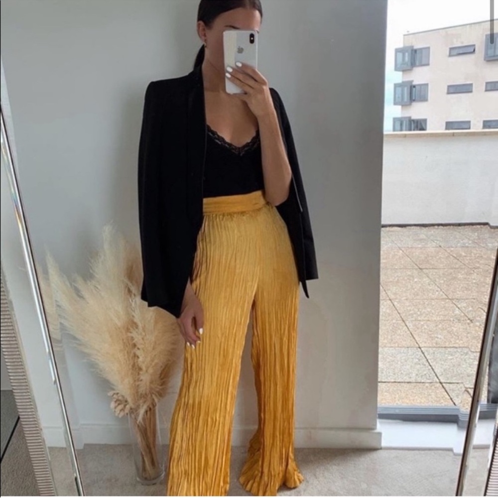 Zara Pleated Wide-Leg Pants in Mustard Yellow